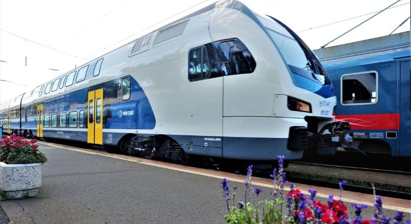 Újdonság a MÁV-nál – több balatoni vonatra már számozás alapján lehet ülőhelyet foglalni