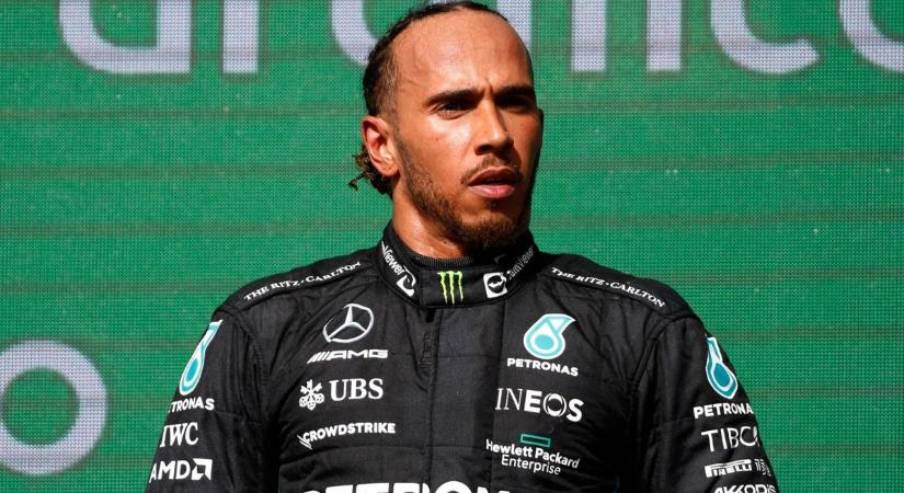Viccet csinált Hamiltonból, zseniális fotóval rukkolt elő a Mercedes
