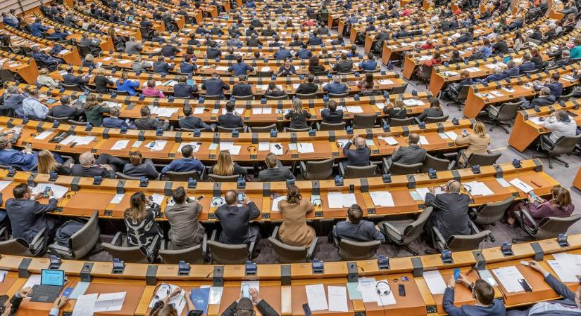 Megszavazta az EP, hogy a tanács lépjen fel a magyar soros elnökséggel szemben