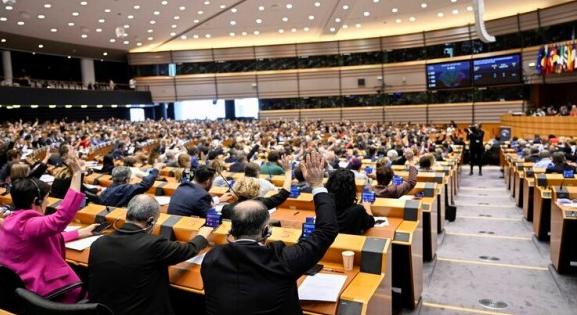 Veszélyben az uniós elnökség? Beintett az EP az Orbán-kormánynak