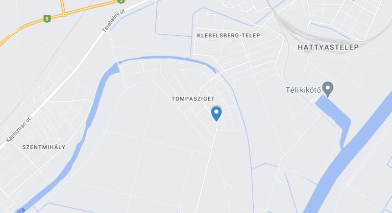 Meghalt egy sofőr Szegeden, amikor autójával betonoszlopnak csapódott