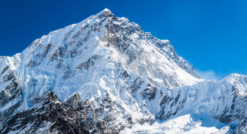 A hátán cipelt le egy serpa egy magatehetetlen hegymászót a Mount Everestről