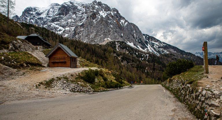 Háromnapos kanyartúra négy ország érintésével a Júliai-Alpokban, egy igazán klassz túramotorral, a régió legszebb útjain