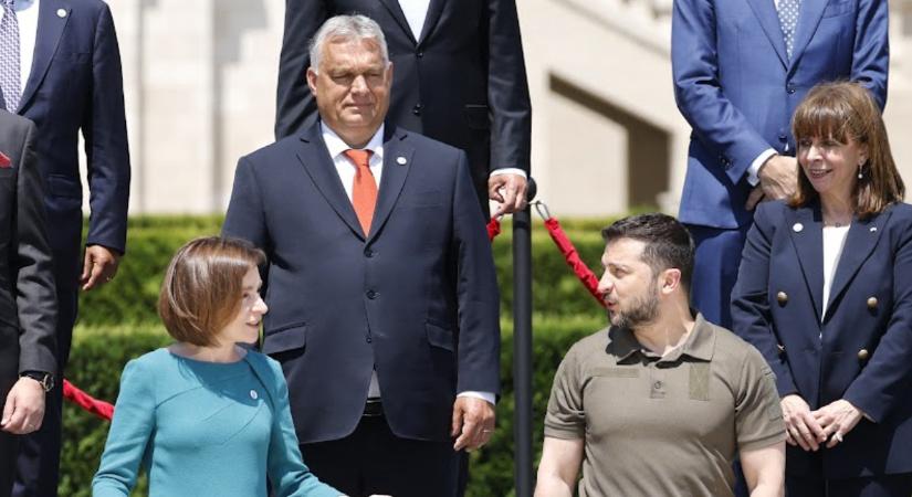 Orbán és Zelenszkij újra egy helyen állt, de csak egy csoportkép erejéig
