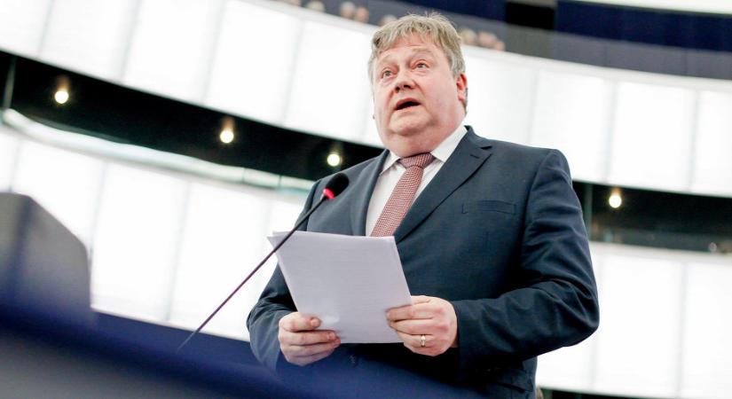 A dollárbaloldal a brüsszeli korrupció miatt börtönbe zárt EP-képviselővel együtt szavazott Magyarország ellen