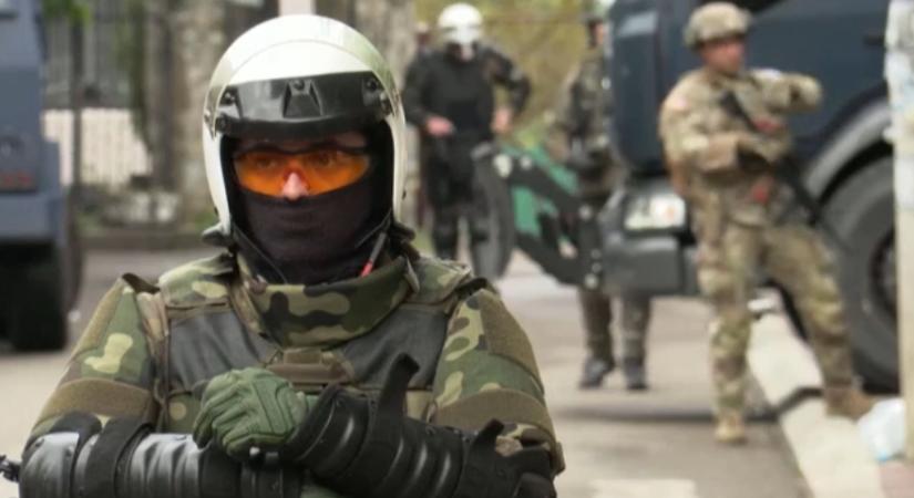 Továbbra is pattanásig feszült a helyzet Észak-Koszovóban