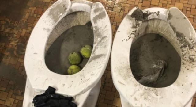 Többezer dolláros kárt okoztak a végzősök, akik viccből teleöntötték az iskola vécéit cementtel