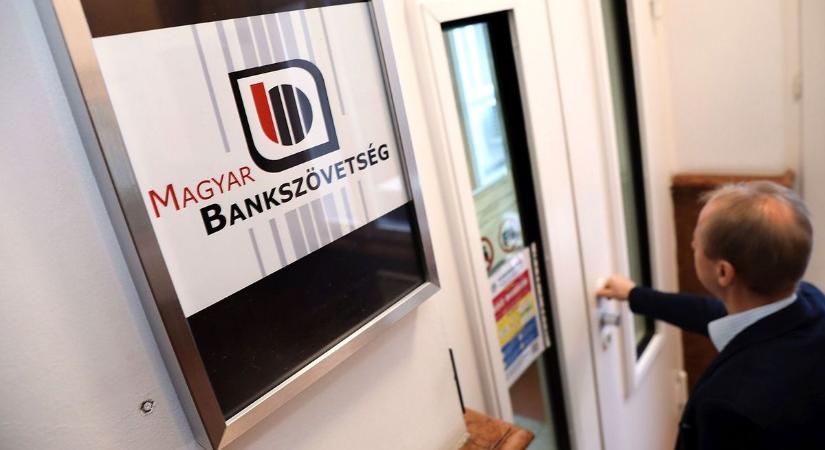 Kiakadtak a bankok a megtakarítások megadóztatása miatt
