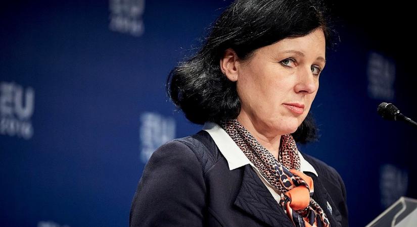 Jourová nagyon aggódik, hogy az EP választásokon „külföldi beavatkozások” történnek majd