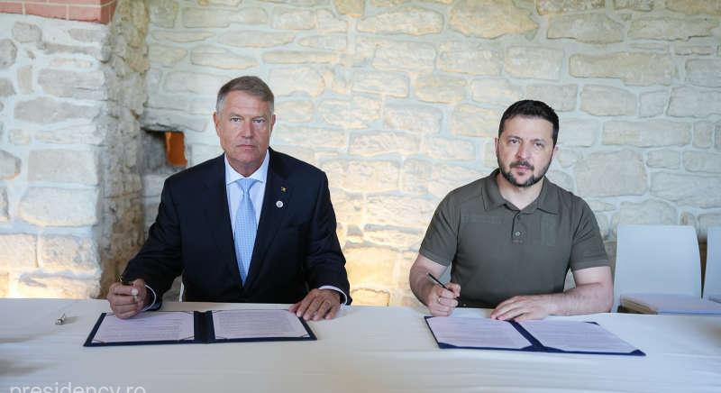 Közös nyilatkozatot írt alá Iohannis és Zelenszkij Ukrajna NATO-csatlakozásáról