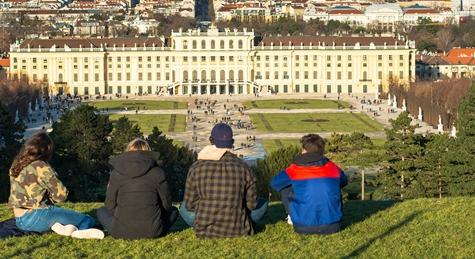Annyi bevándorló érkezett Ausztriába, hogy 9 millió fölé nőtt az ország népessége