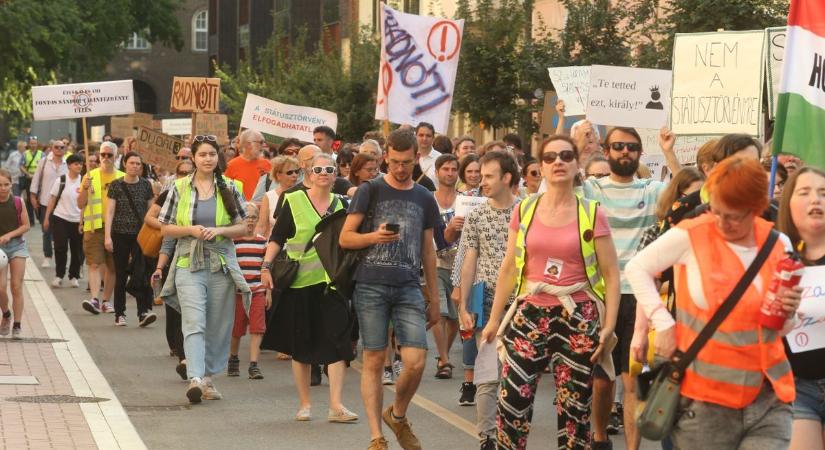 Több százan demonstráltak Szegeden – Fotók