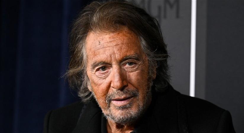 Így néz ki Al Pacino 54 évvel fiatalabb barátnője, akit már teherbe is ejtett A keresztapa sztárja