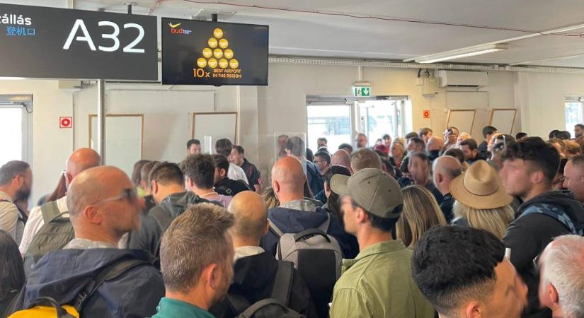 Botrány a Budapestről Nápolyba tartó repülőn: túlfoglalás miatt állva maradt utassal gurult ki a Wizz Air nápolyi járata