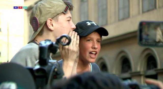 Pedagógusból nem lehet rabszolga – videón a csütörtöki diáktüntetés legérdekesebb pillanatai