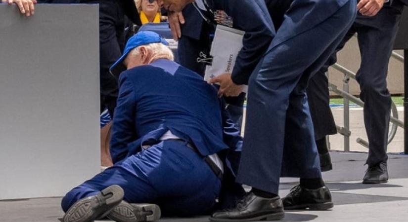 Megint hatalmasat esett Joe Biden (VIDEÓ)