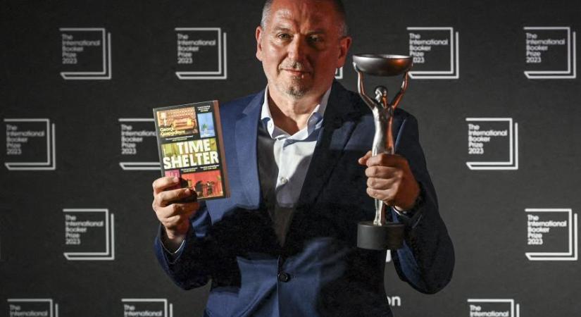 Emeletenként egy évtized – A legtöbbet fordított bolgár író kapta a nemzetközi Man Booker-díjat