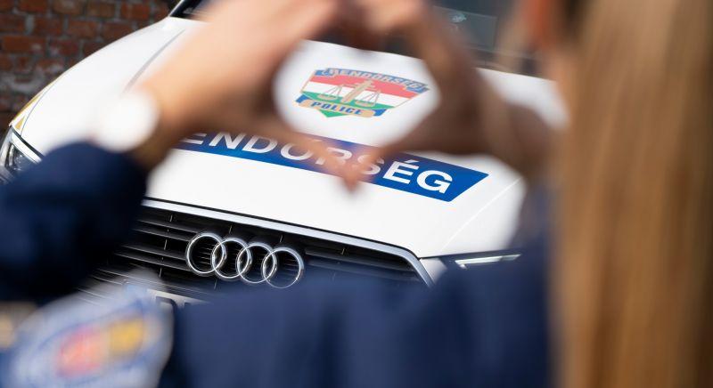Csütörtöki tüntetés: a rendőrség körbezárta és igazoltatta a „jogellenesen” demonstrálókat