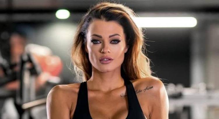 Felrobbantotta az internetet a magyar fitneszbajnoknő Facebook vs. valóság fotója