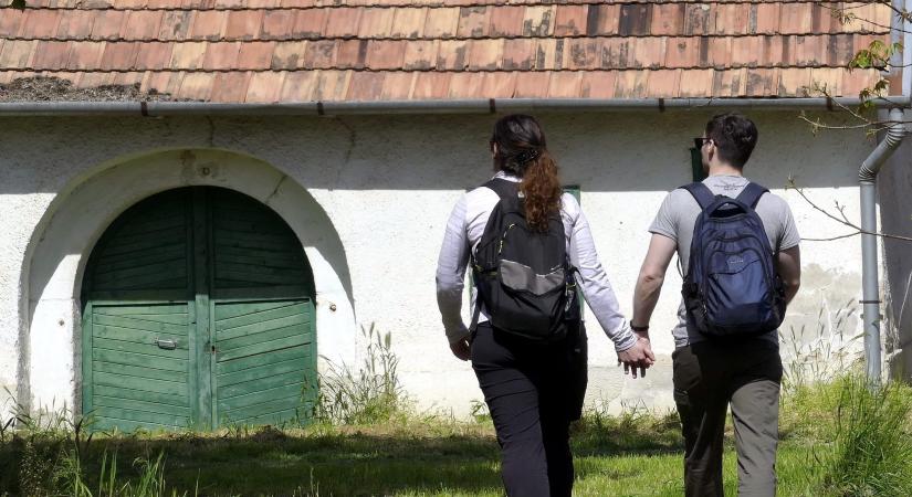 A szállodák és panziók már túl drágák, olcsóbb szállásokat keresnek a belföldön pihenők