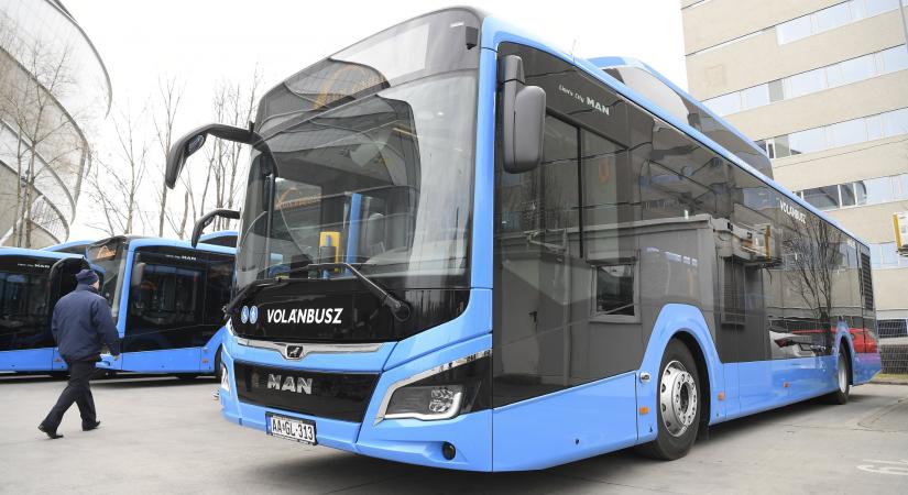50 új buszt kapott Budapest - Ezeken a vonalakon állnak forgalomba