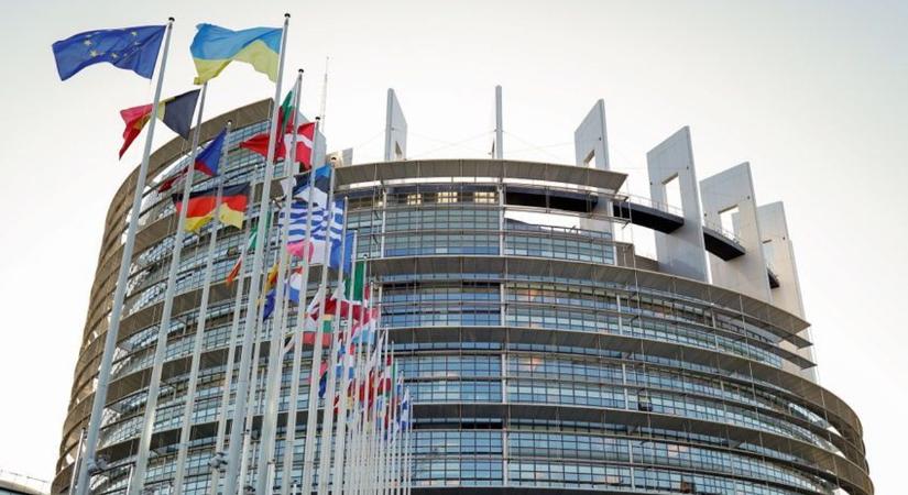 Itt a videó, ahogyan az EP-ben egymást vádolják korrupcióval a képviselők