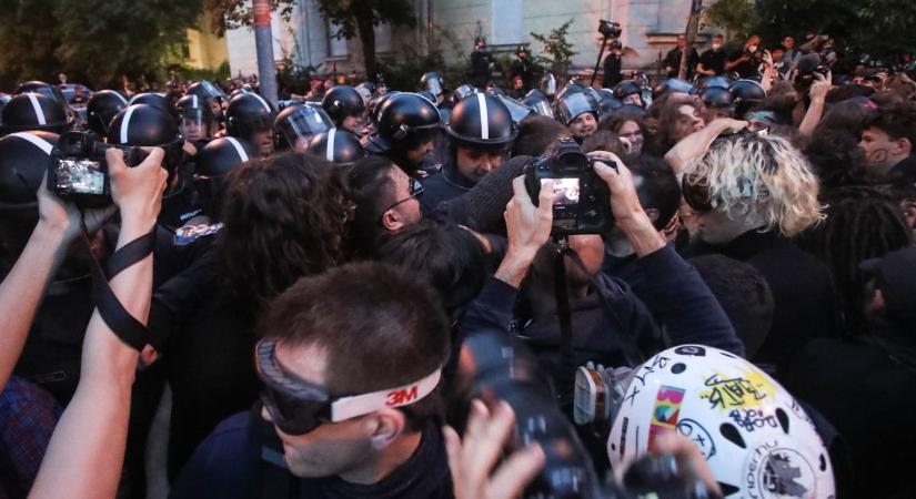 Lendvay utcai zavargás: elítélték a rendőrt ököllel megütő részeget