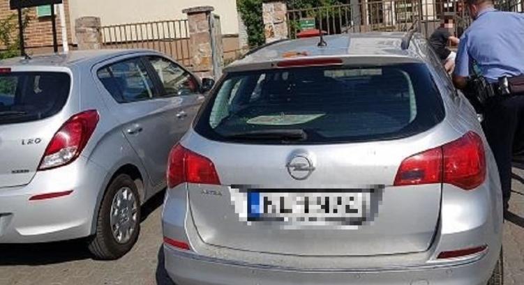 A napon parkoló autóban ragadt egy egyéves kislány Dunaharasztin