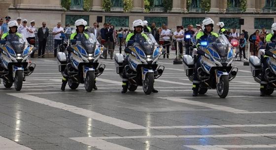 Ötven vadonatúj BMW motorral frissült a rendőrség flottája