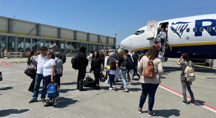 Megerősítette a Ryanair: tényleg rossz repülőgépre irányították a Nápolyba tartó utasokat szerdán