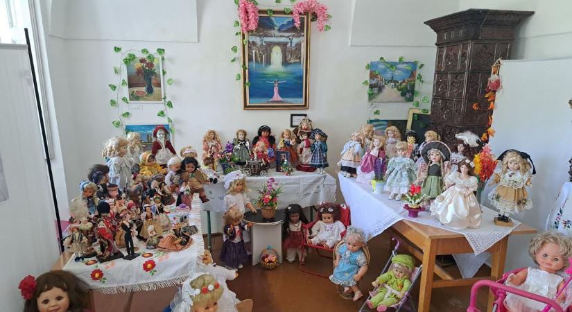 Bohócok és babák költöztek püspöki helytörténeti gyűjteményébe