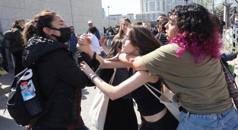 Az Európai Unió csatlakozott a nőket az erőszak ellen védő Isztambuli Egyezményhez, Magyarország néhány másik tagországgal együtt mégsem lép