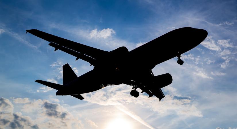 Növekvő utasforgalom és lassuló keresletcsökkenés a légiáru-szállításban