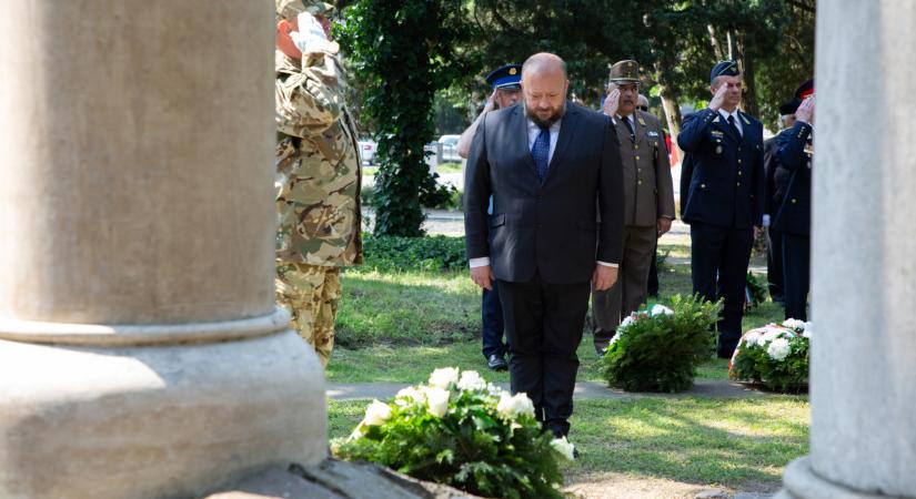 Debreceni alpolgármester: “az Európai Unió legfontosabb célja a béke megőrzése, és nem a háborús indulatok szítása”