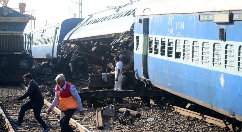 India: legalább ötvenen meghaltak egy súlyos vonatbalesetben