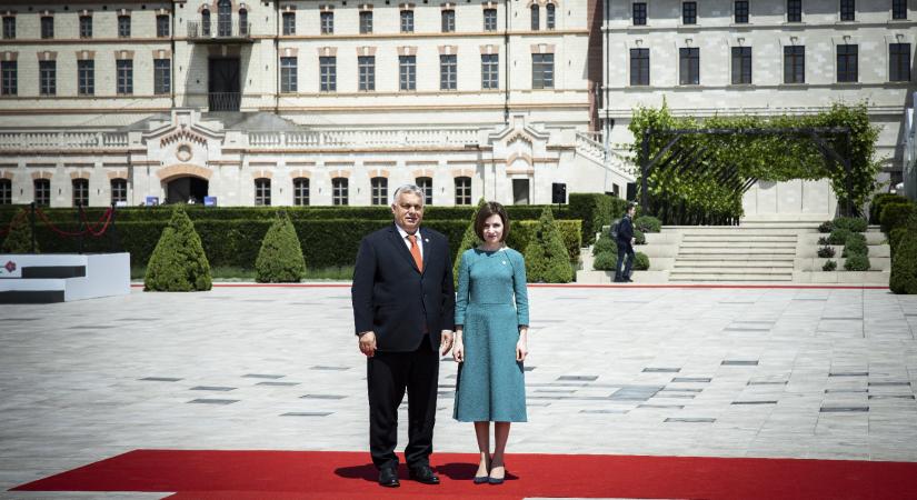 Videón, ahogy Orbán megpróbálta, de nem sikerült kezet csókolnia a moldovai elnöknek