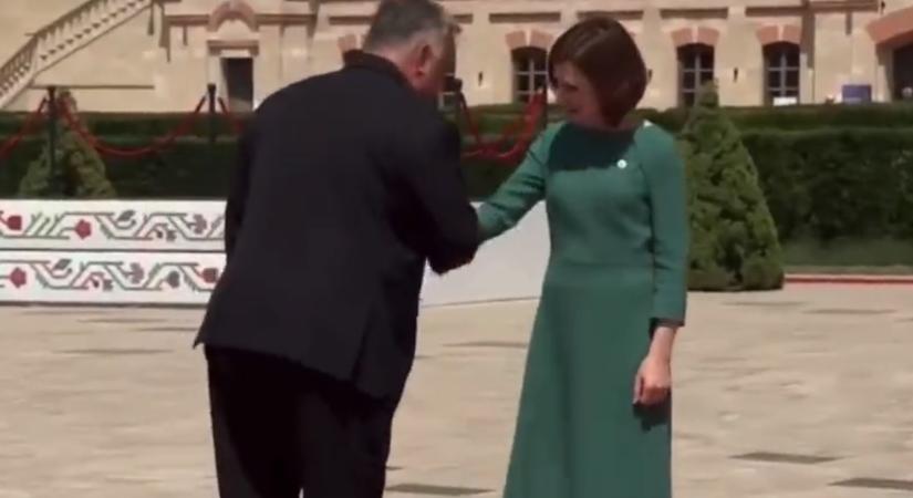 Csúnyán beégett Orbán, amikor kezet akart csókolni a moldáv elnöknek
