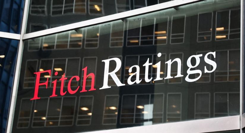 Az adósságplafon-megállapodás ellenére negatív figyelőlistán tartja az Egyesült Államokat a Fitch Ratings