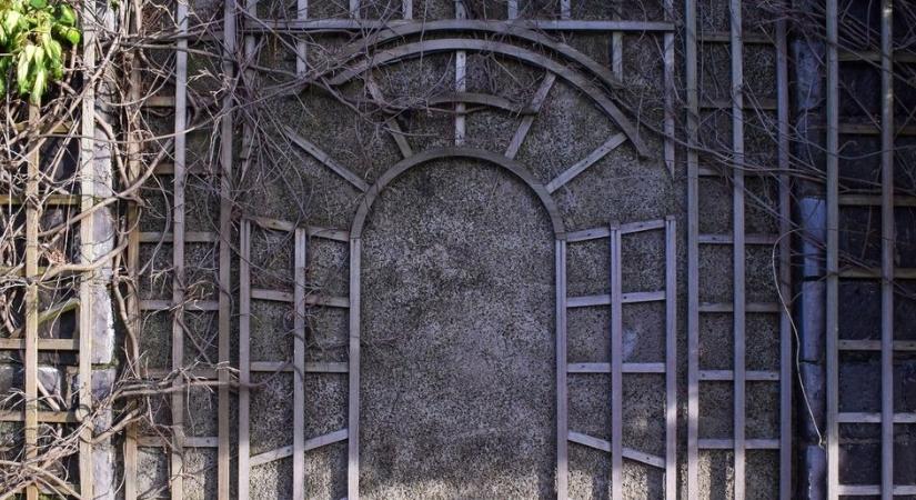 Titkos ajtót találtak egy keresztény templomban, kinyitották és teljesen meglepődtek, hogy mennyire jó állapotban van