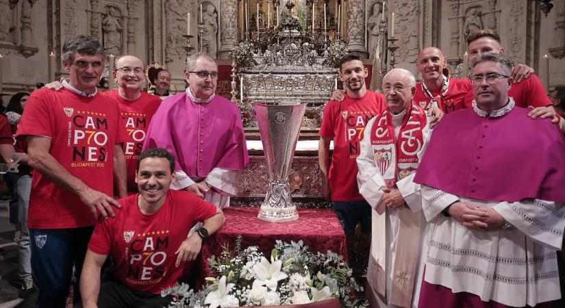 A Sevilla focicsapata Budapestről egyenesen a katedrálisba ment, Szűz Máriának ajánlották a serleget