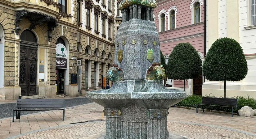 Megszépült az ikonikus Zsolnay-kút Pécs belvárosában