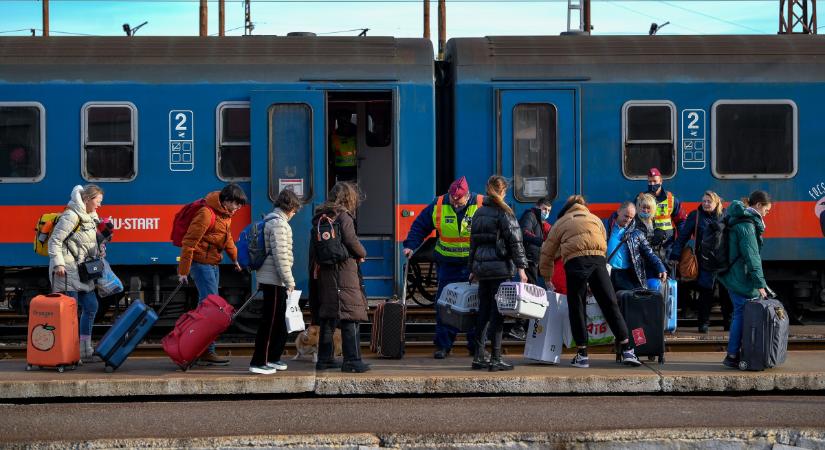 Mintegy 13 500-an menekültek Magyarországra a háború elől