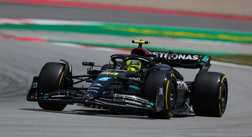 F1: Hamilton máris leírta az új Mercedest