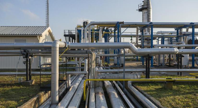 Hozzá se kellett nyúlni az Orbán-kormány által 800 milliárd forintért vett biztonsági gázkészlethez, most meg jelentős kamatterhek sújtják