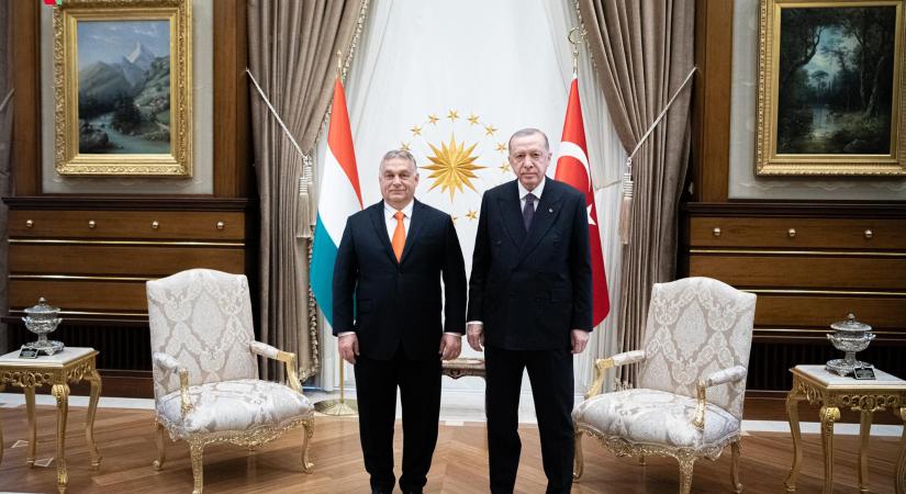 Ankarába utazott Orbán Viktor, ahol részt vesz a török elnök beiktatási ünnepségén