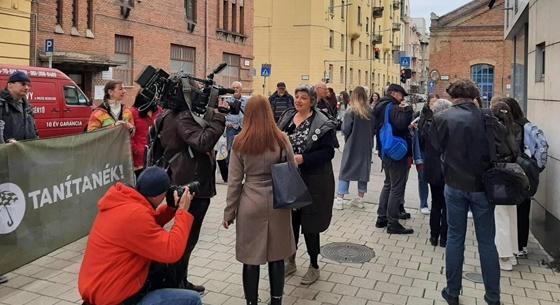 Önkormányzati díjat kaptak a kirúgott kölcseys tanárok