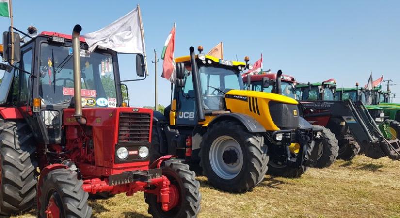 Traktorosok randevúztak Bodogláron – galériával, videóval