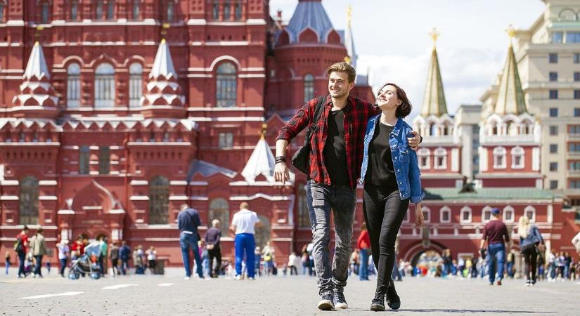 Az orosz nagyvárosok életébe még nem tört be a háború