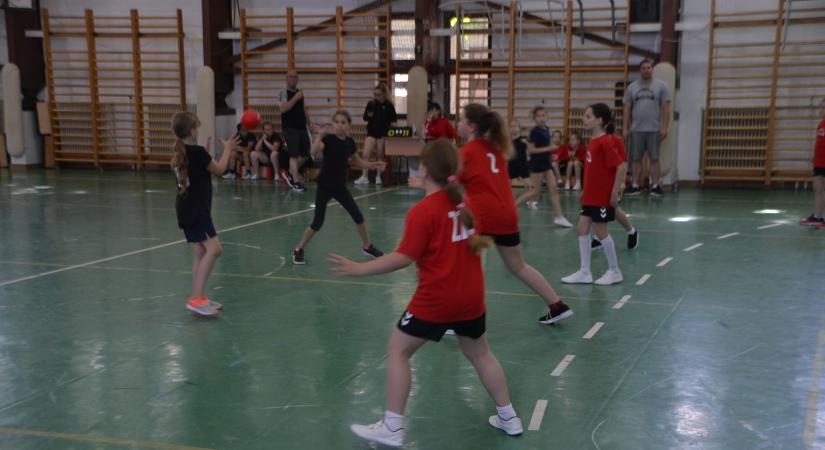 Kézilabda-bajnokságot szerveztek a makói térség diákjainak