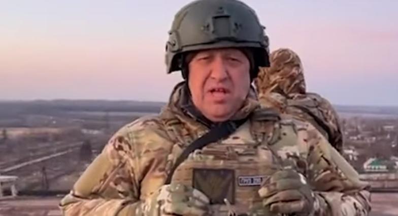 Teljes erővel támadja Putyin mészárosa az orosz hadsereget és vezérkart